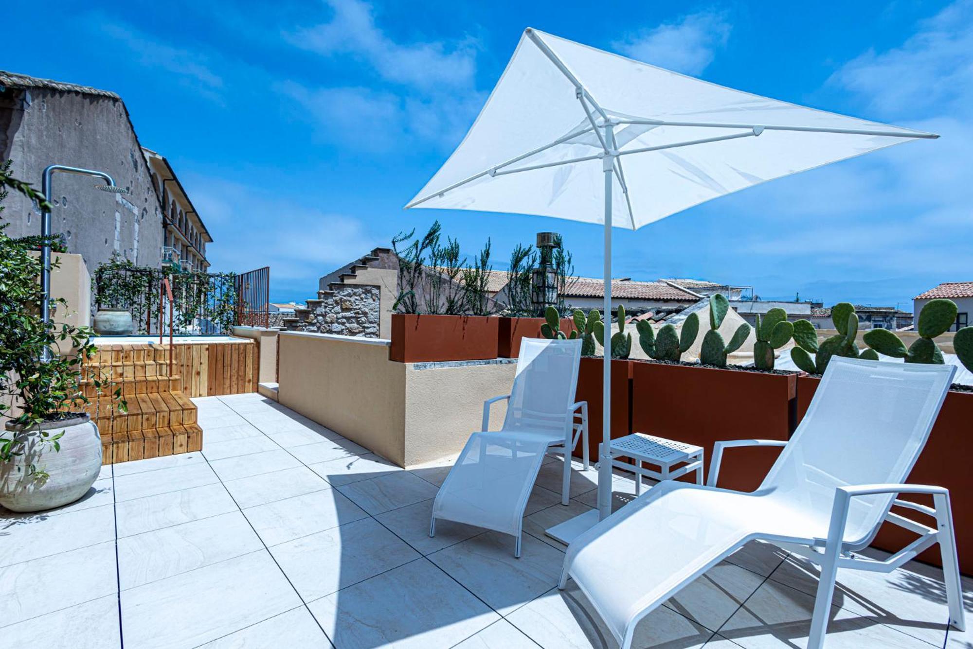 Cool Dreams Luxury Hotel