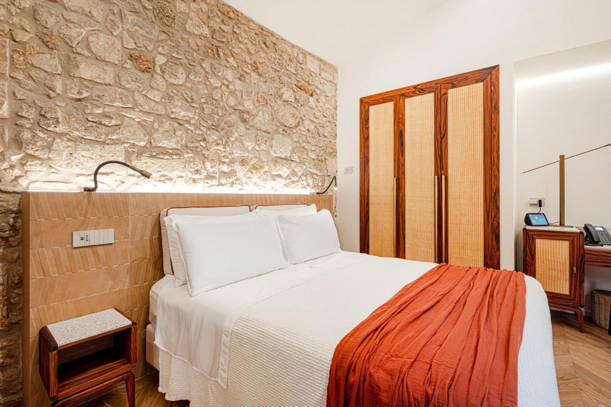 Cool Dreams Luxury Hotel