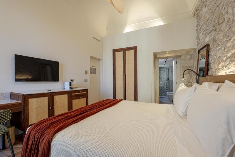 Cool Dreams Luxury Hotel Syracuse