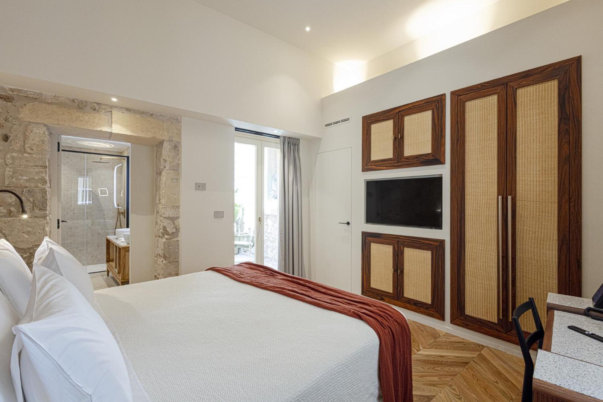 Cool Dreams Luxury Hotel Syracuse
