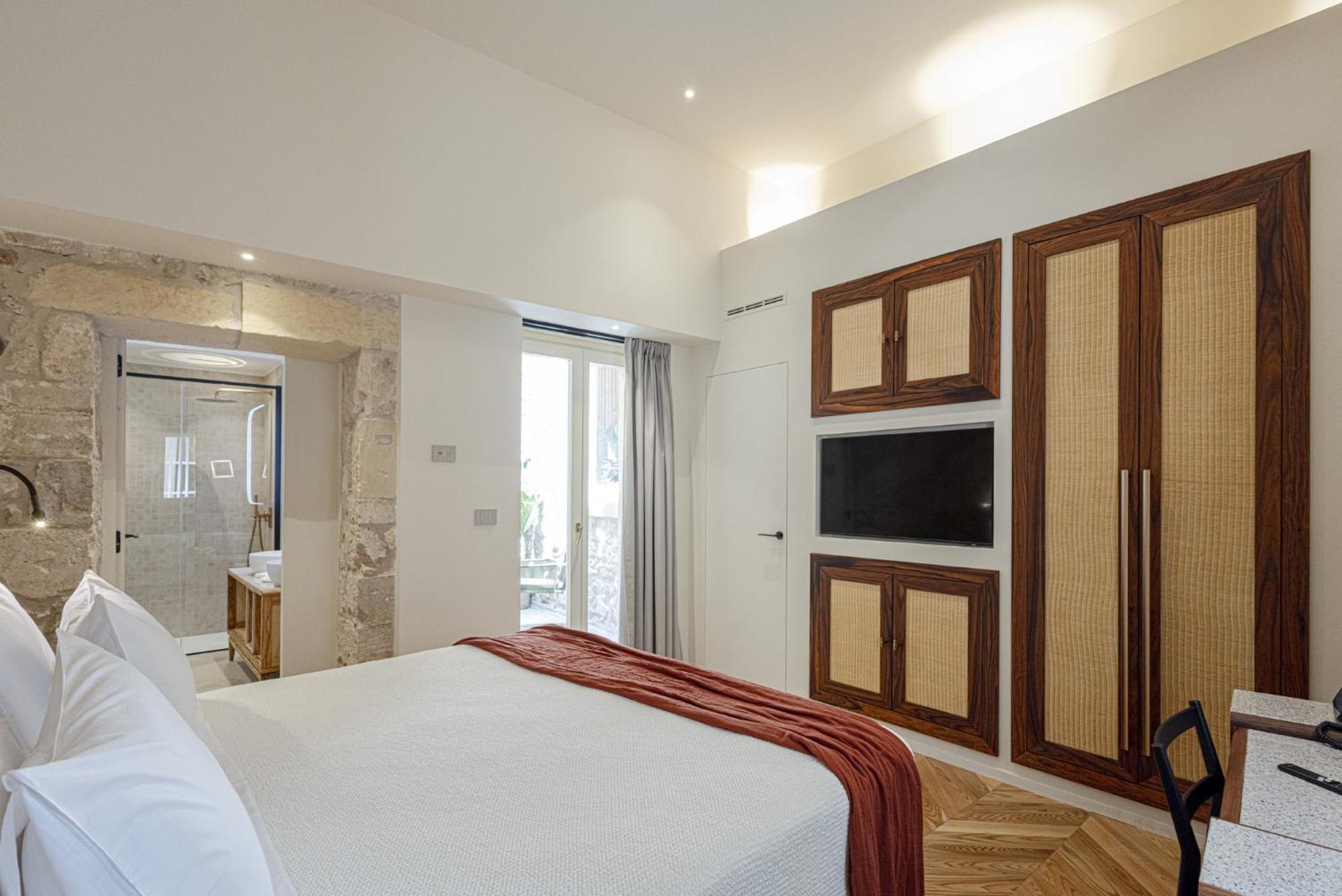 Cool Dreams Luxury Hotel *