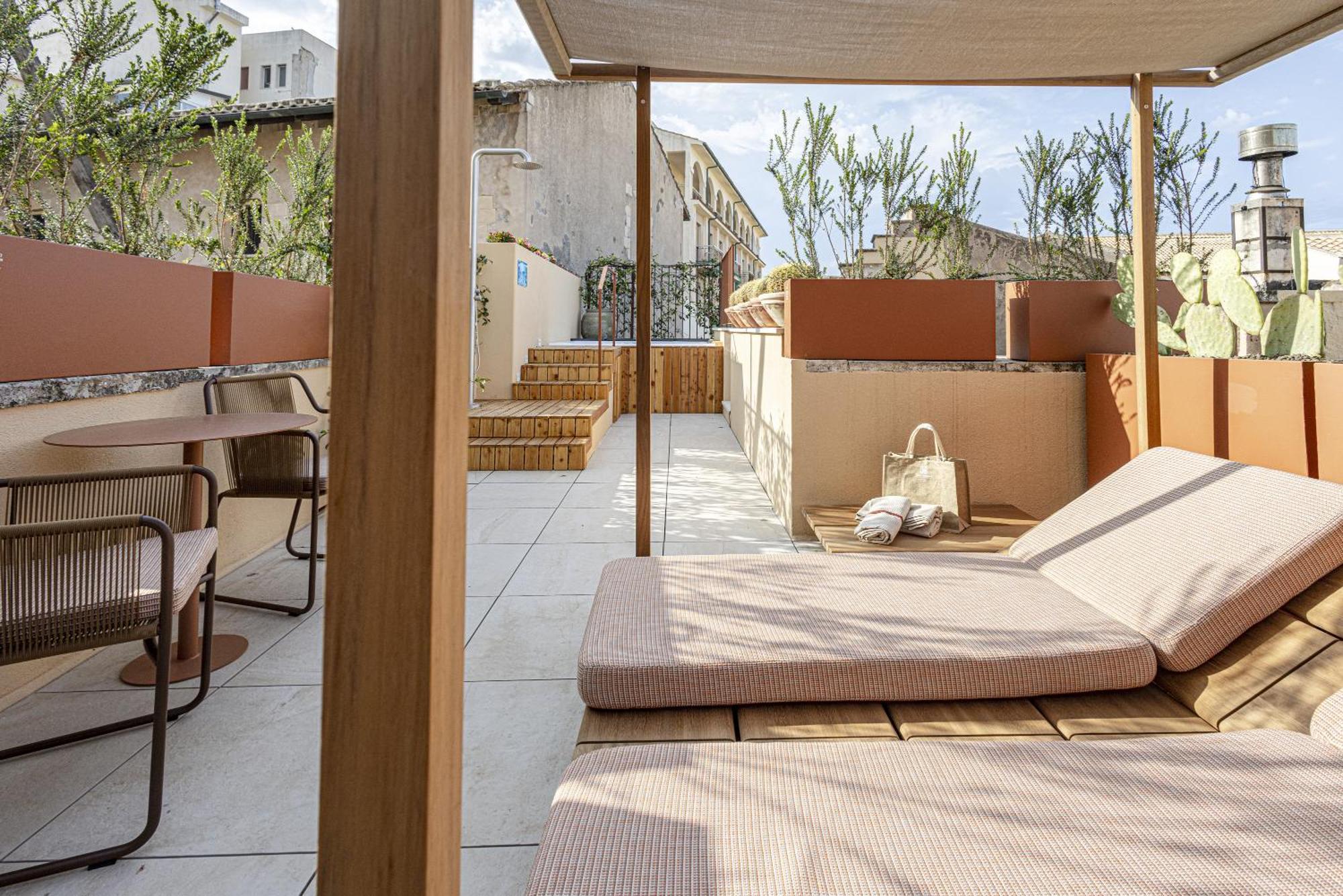 Cool Dreams Luxury Hotel